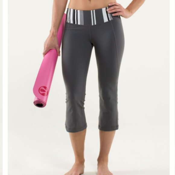 EC Lululemon Gather & Crow Crop - Soot Light / Groovy Stripe Nimbus - Size 8 - Picture 2 of 5